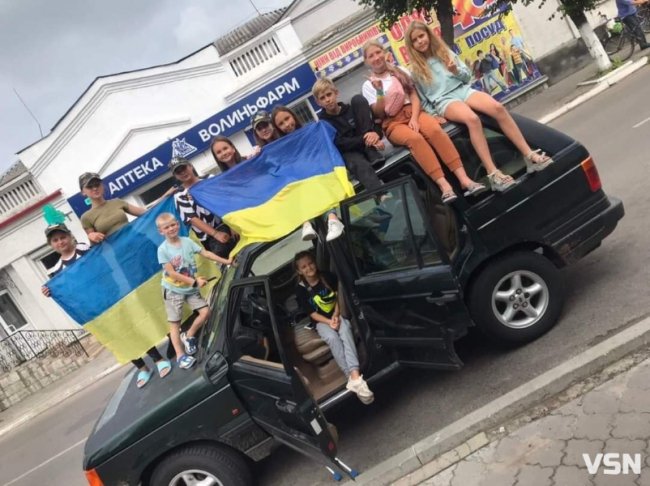 Юні волонтери з Волині, продаючи пончики, вторгували майже 800 тисяч гривень