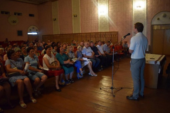 Будинки без електрики і штрафи за самогонку: ратнівчани розповіли Степану Івахіву про свої проблеми. ФОТО*