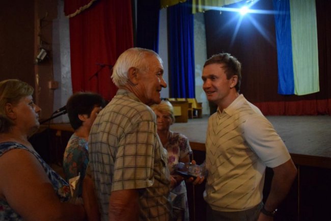 Будинки без електрики і штрафи за самогонку: ратнівчани розповіли Степану Івахіву про свої проблеми. ФОТО*