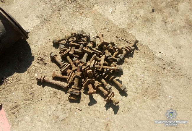 У Ковелі зловили чоловіка, який крав болти з залізничної колії. ФОТО