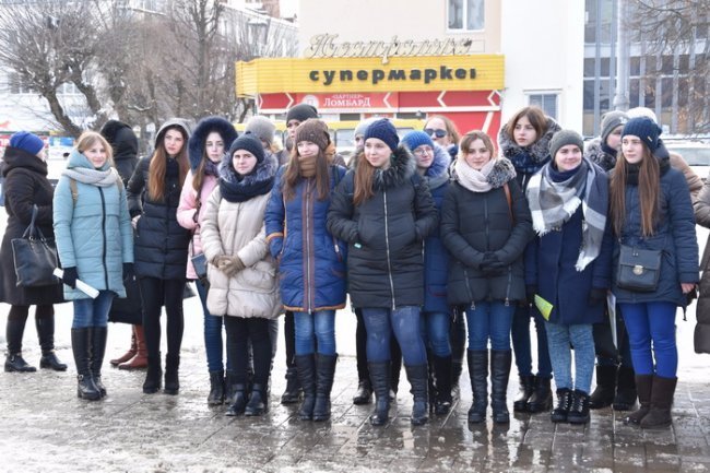 У Луцьку відкрили інсталяцію, яка розповідає про торгівлю людьми