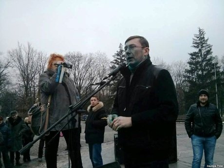 Луценка облили зеленкою у Харкові. ФОТО