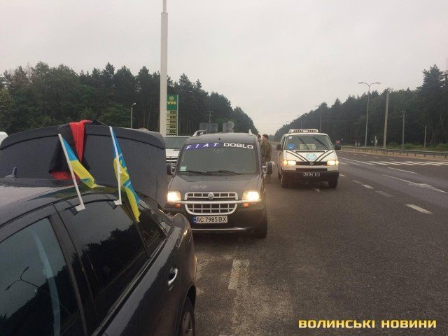 На Волинь привезли тіло загиблого на Сході Героя. ФОТО