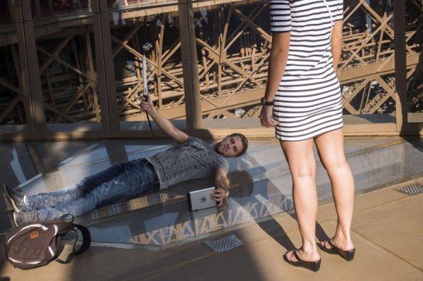 Ейфелева вежа тепер зі скляною підлогою. ФОТО