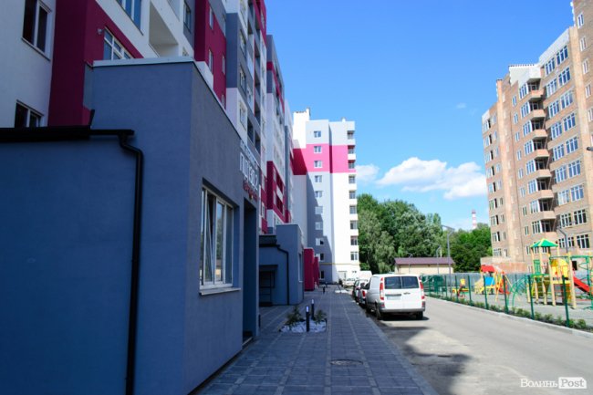 Будівництво триває: як у Луцьку «розростається» яскравий ЖК «Caramel Residence». ФОТО*