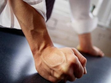 У Луцьку чоловік побив вагітну жінку