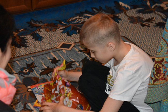 «Добро починається з тебе»: ковельські школярі готували подарунки для особливих діток. ФОТО