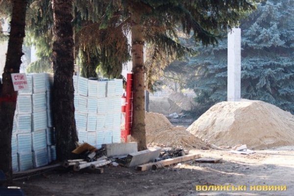 У Луцьку триває будівництво нового спортивного гіганта. ФОТО. ВІДЕО* 