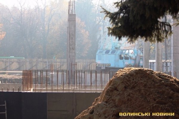 У Луцьку триває будівництво нового спортивного гіганта. ФОТО. ВІДЕО* 