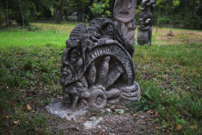 Скульптури луцького парку: від лісовиків до бременських музикантів