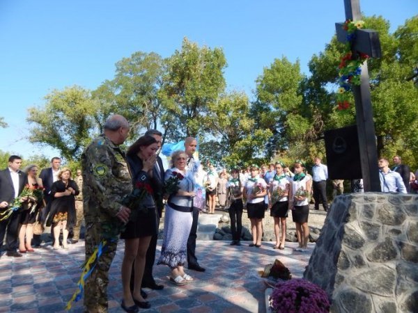 Делегація з Луцька відвідала місце загибелі військовослужбовців у Волновасі. ФОТО