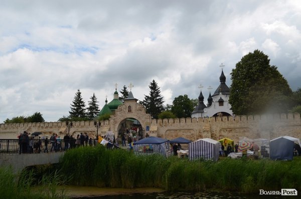 Так виглядають церковні мури у Пляшевій