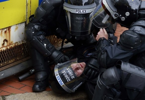 В Ірландії ‒ сутички між католиками та протестантами. ФОТО. ВІДЕО