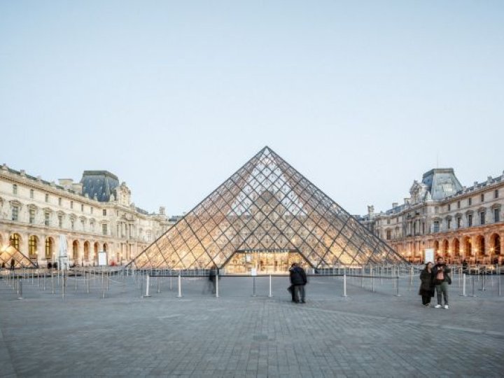 У Франції пограбували Лувр