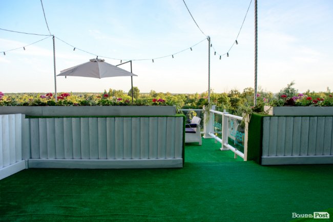 У Луцьку відкрили нову літню терасу із неймовірним краєвидом на місто*