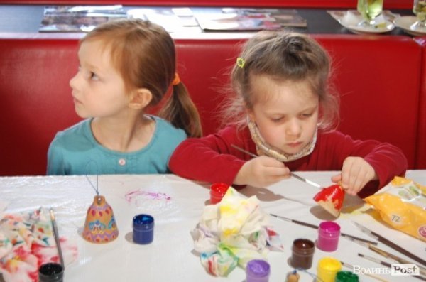 У Луцьку почали готувати подарунки до Великодня. ФОТО