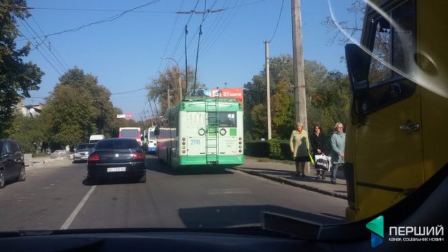 У центрі Луцька – затор із тролейбусів