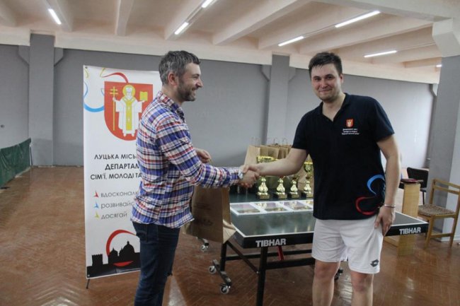 Працівники луцької мерії гралися в настільний теніс. ФОТО