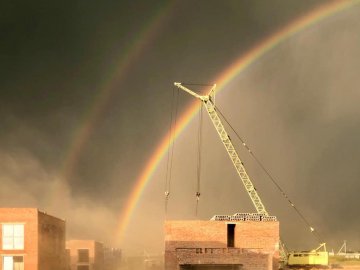 Веселка під час грози: лучани засипали соцмережі світлинами. ФОТО. ВІДЕО