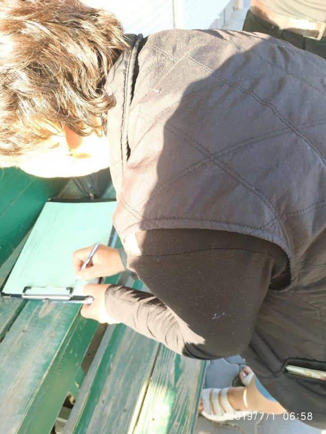 Із самого ранку: у Луцьку жінка хотіла продати дві пляшки сурогату. ФОТО