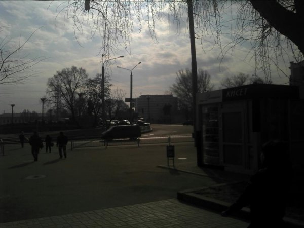 У Харкові дорогу опозиції перекривають тролейбусами. ФОТО