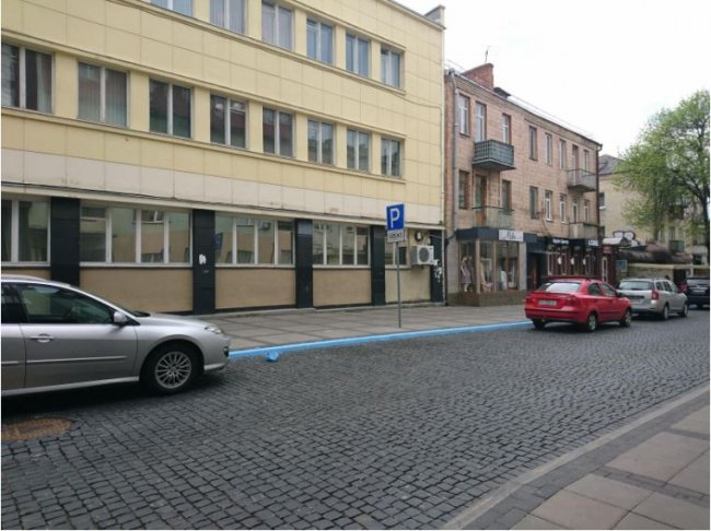 У центрі Луцька облаштовують платну парковку. ФОТО