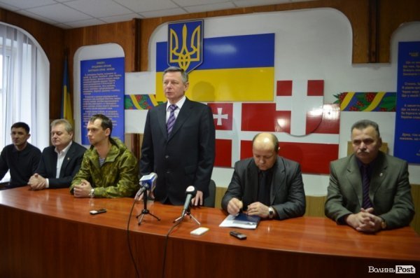 Луцьку міліцію вмовляли повернутися до роботи. ФОТО