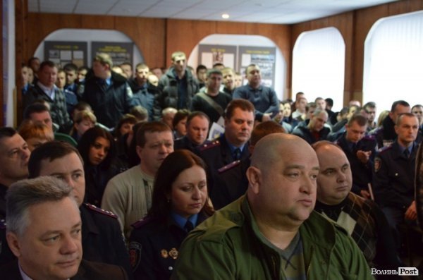 Луцьку міліцію вмовляли повернутися до роботи. ФОТО