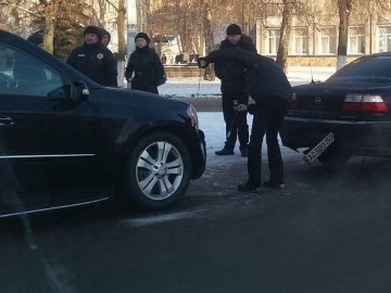 Аварія у Луцьку: авто не розминулися «на кільці»