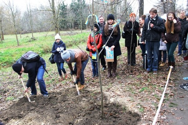 У Луцьку закопали «Капсулу часу». ФОТО