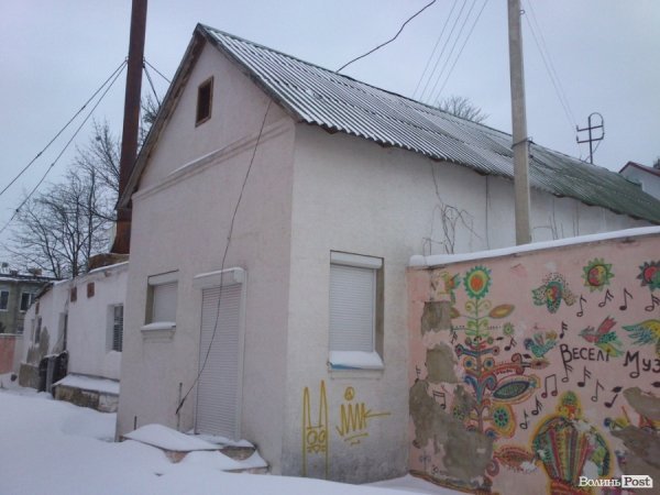 У Луцькраді знову «пропихнули» питання скандальної музичної школи на сесію