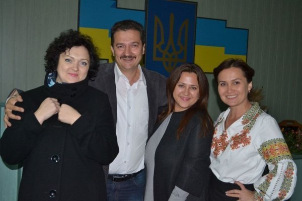 Волонтери Констянтин Зінкевич, Наталія Ариванюк та Наталія Соколова