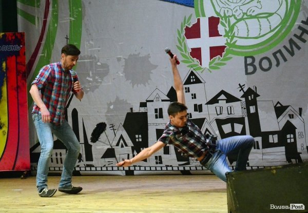 КВН у Луцьку: львівські хлопці перемогли запорізьких «гопників». ФОТО