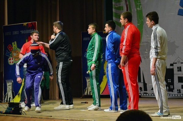 КВН у Луцьку: львівські хлопці перемогли запорізьких «гопників». ФОТО