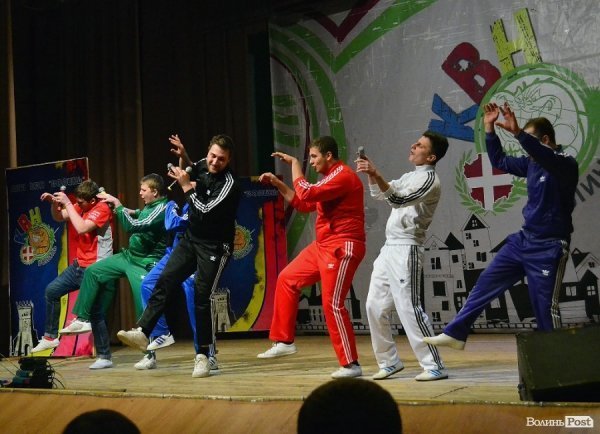 КВН у Луцьку: львівські хлопці перемогли запорізьких «гопників». ФОТО