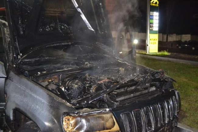 У Рівному на заправці горіло авто. ФОТО. ВІДЕО