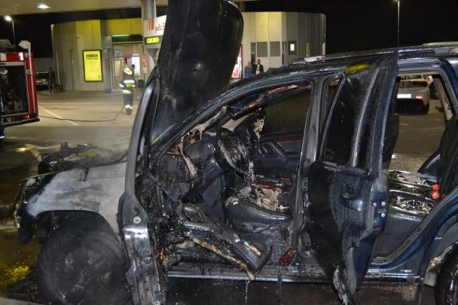 У Рівному на заправці горіло авто. ФОТО. ВІДЕО