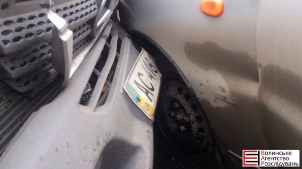 ДТП у Луцьку: на Шопена вантажівка зіткнулася з легковиком. ФОТО