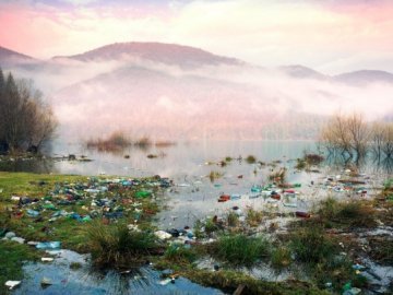 Шокуючі фото: гори сміття на фоні неймовірних пейзажів Карпат