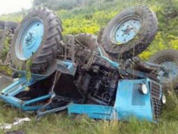 У Горохівському районі перекинувся трактор: водій – у лікарні