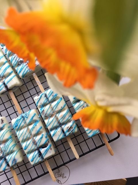 Тістечка у формі плиток шоколаду і трайфл у стаканчиках: волинянки розпочали «солодкий» бізнес у розпал карантину 