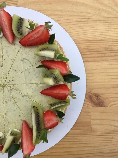 Тістечка у формі плиток шоколаду і трайфл у стаканчиках: волинянки розпочали «солодкий» бізнес у розпал карантину 