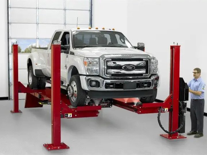 Підйомне обладнання автосервісу: як сформувати вимоги й не помилитися з форматом