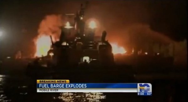 У США знову вибухи: чотири баржі з паливом злетіли у повітря. ФОТО. ВІДЕО