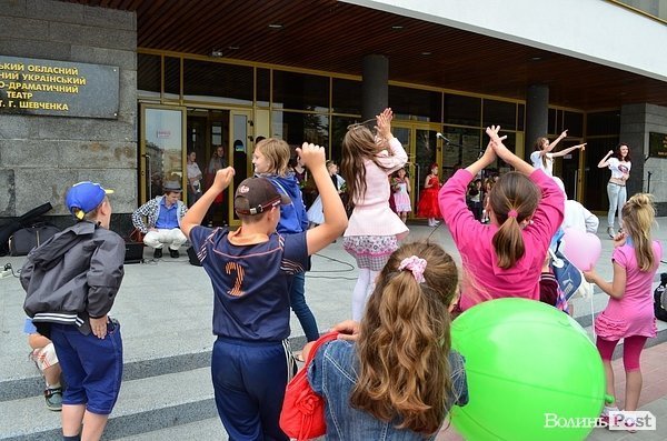 У Луцьку почали збір речей для знедолених. ФОТО