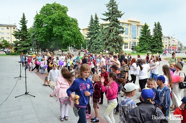 У Луцьку почали збір речей для знедолених. ФОТО