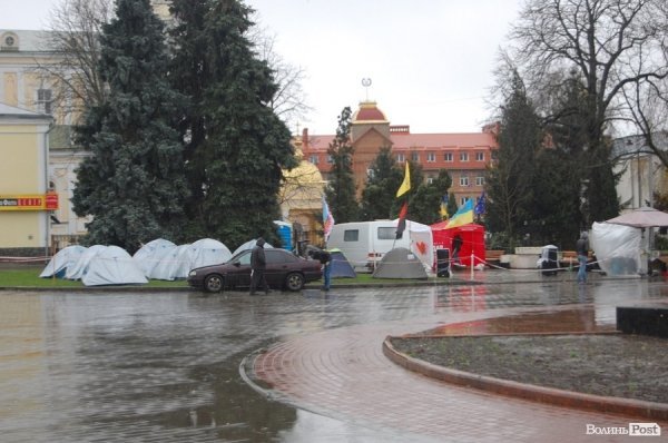 До учасників з партійною символікою – байдуже, – активістка Євромайдану у Луцьку