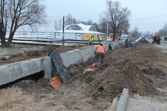 Велосипедні доріжки, освітлення і каналізація: як облагороджують туристичну перлину Волині