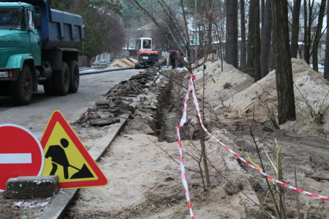 Велосипедні доріжки, освітлення і каналізація: як облагороджують туристичну перлину Волині