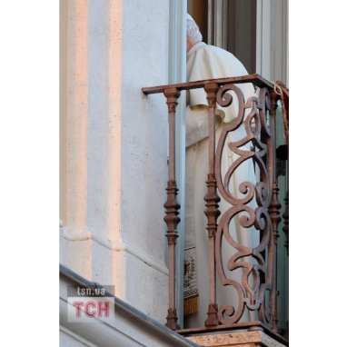 Офіційно: Бенедикт XVI перестав бути Папою Римським. ФОТО